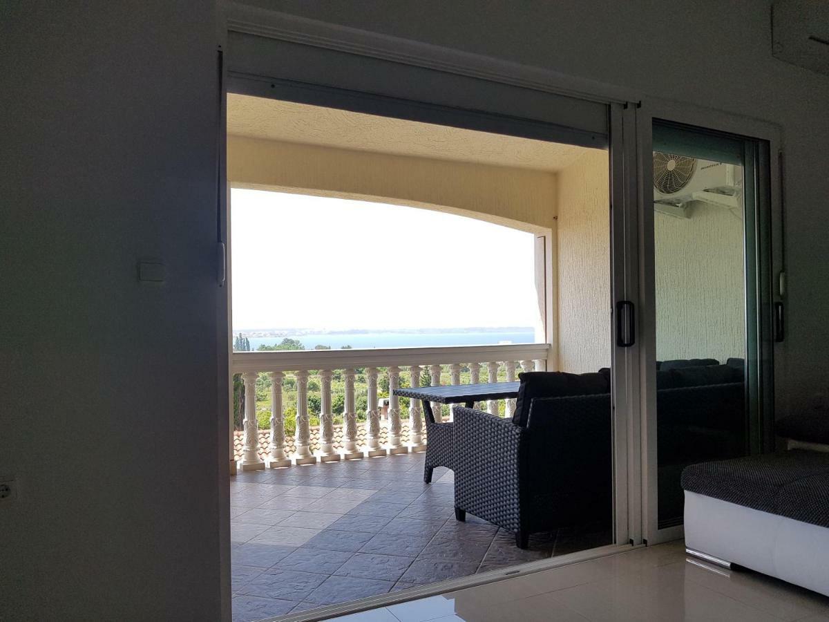 נין Elizabeta Apartments מראה חיצוני תמונה