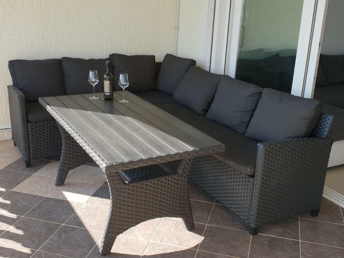 נין Elizabeta Apartments מראה חיצוני תמונה