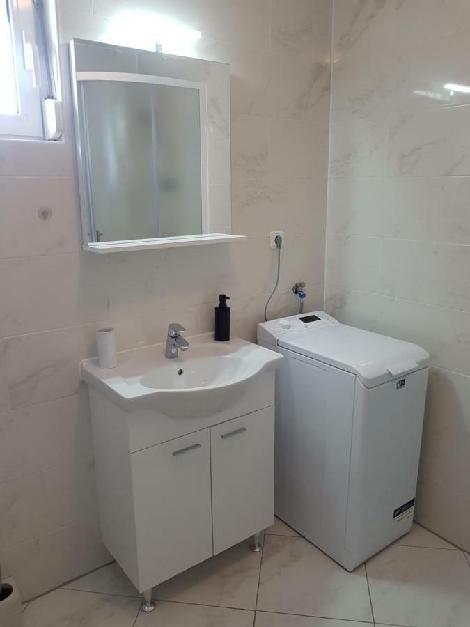 נין Elizabeta Apartments מראה חיצוני תמונה